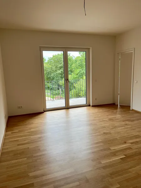 Erstbezug: Helle 2-Zimmer-Neubauwohnung mit großem Südbalkon, Aufzug & Blick ins Grüne — photo 1